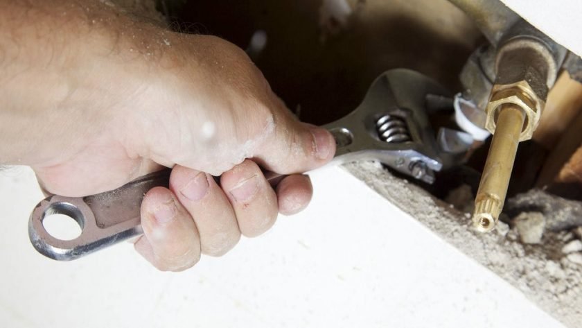 réparer une fuite d'eau en 5 étapes