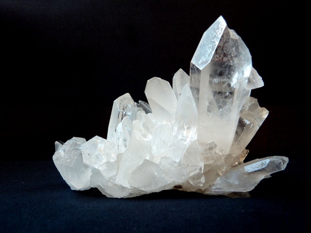 Le cristal de roche : des usages anciens aux applications modernes