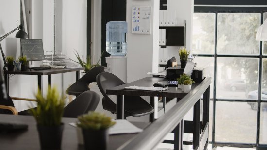 Les espaces de travail modernes et l'utilisation du gris